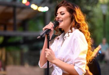 Михаела Филева дари наградата си от 