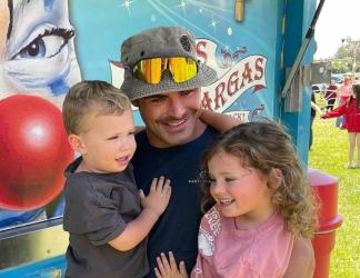 Зак Ефрон заведе на цирк  братчето и сестричката си  