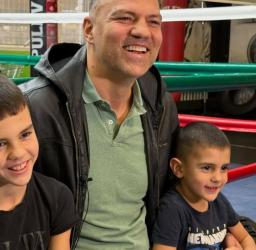 Тервел качи синовете си на ринга  