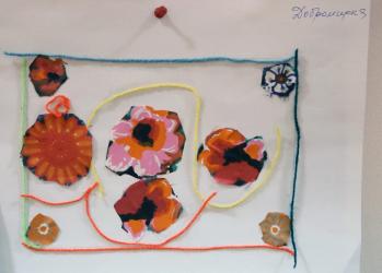 Колаж с конци и плат 