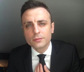 Бербатов и дъщеря му в сцена от 