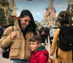 Златка Димитрова заведе сина си в Диснилед  