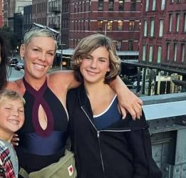 Пинк се похвали с дъщеря тийнейджърка  