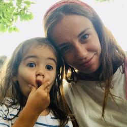 Под карантина: Радина Кърджилова прави бижута   