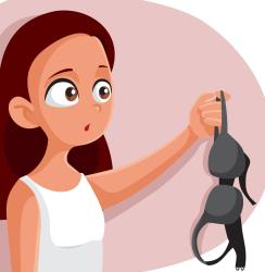 Първият сутиен на момичето  