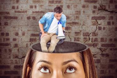 Приятели, съпруг, свекърва ... ни тровят с думи 