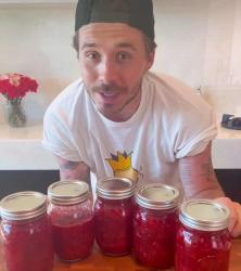 Бруклин Бекъм по стъпките на Меган Маркъл - пуска собствено сладко 