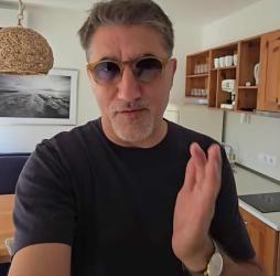 Башар Рахал рекламира по необичаен начин театралните си изяви  