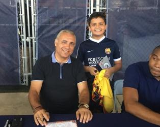 Христо Стоичков зарадва деца в Маями 