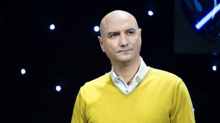  Зрителки даряват Емо Чолаков с гоблени 