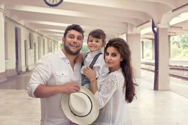 Евгени Будинов посрещна дъщеричка 