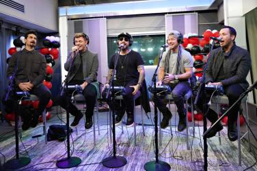 Бекстрийт бойс поздравят с песен бъдещото бебе на Анди Коен  