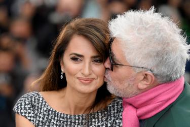  Алмодовар прави филм за майчинството с Пенелопе Крус 