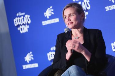 Камерън Диас завеаде  дъщеря си и съпруга си на разходка в Монтесито 