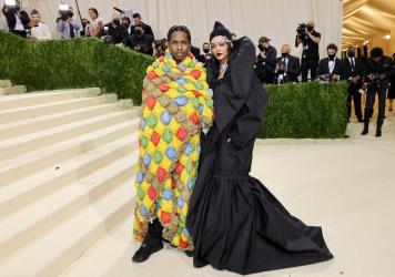 Риана е бременна 