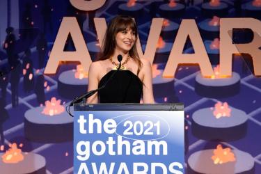 Дакота Джонсън призна за първи път за връзката си с Крис Мартин 