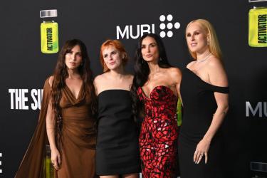 Румър Уилис работи на 4 места, за да издържа дъщеря си 