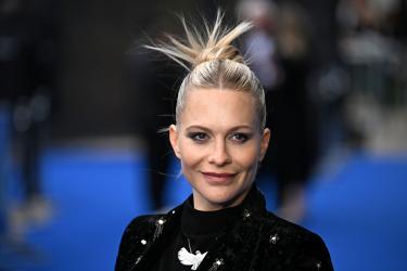  Попи Делевин стана майка за първи път  