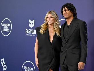 Хайди Клум излезе на червения килим със сина си 