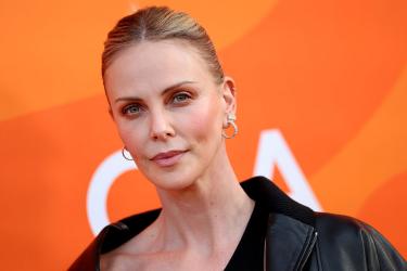 Чарлийз Терон сподели защо да стане самотна майка е било „едно от най-здравословните решения“ за нея 