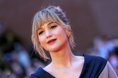  След второто дете: Дженифър Лорънс ще коригира бюста си 