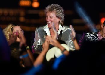 Род Стюарт с 4 от синовете си на турне в Канада  