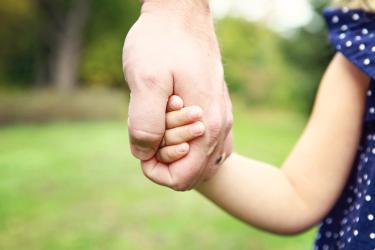 Баща се престори, че се е напишкал, медиите го боготворят 