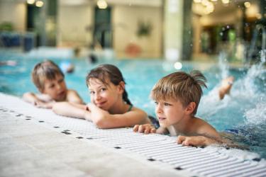 Над 1100 деца в програмата „Научи се да плуваш“ 