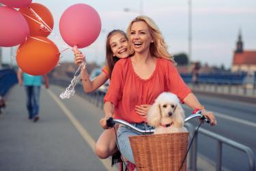 Психолог: за момичето през пубертета лелята има особена роля  