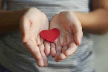 Трябва ли да чакаме Коледа, за да се сетим за децата в риск? 