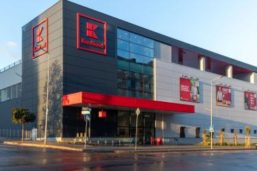 Kaufland подкрепя младежката благотворителна инициатива за събиране на хранителни продукти „Купи и дари“ 