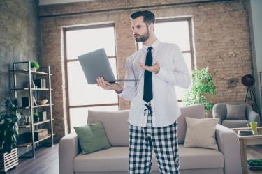 Без работа по пижама, моля 