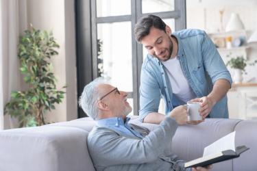 Виц: Сине, няма ли да се жениш?  