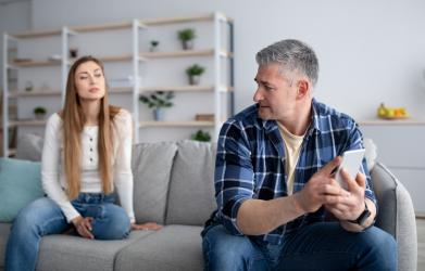 Ако мъжът прави това, значи ви смята за глупачка 