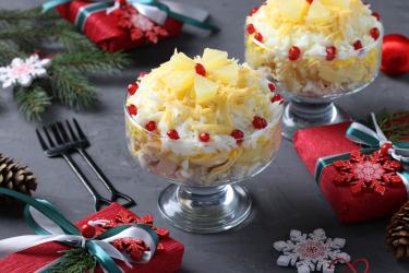 Готвим заедно и вкусно: Празнична салата с пиле и ананас 