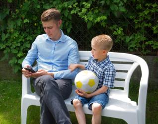 Таткото не играе с детето: какво да правите   