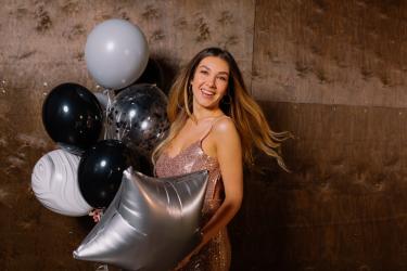 Допамин от гардероба: кои дрехи зареждат с настроение 