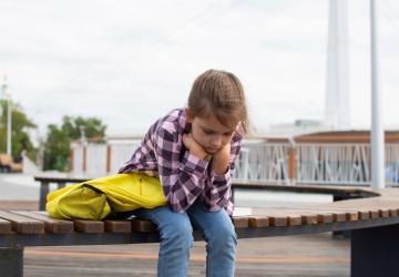 Боледува и спи много: 6  сигнала за трудна адаптация в първи клас  