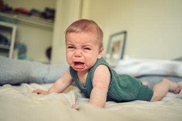 Как плачът на бебето може да провали връзката му с мама и татко 