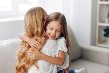 Защо трябва да прегръщате повече детето 