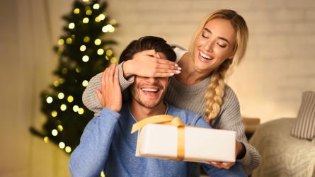 Как да поднесете коледния подарък 