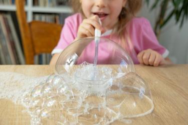 Детето пита: Защо мехурчетата са кръгли 