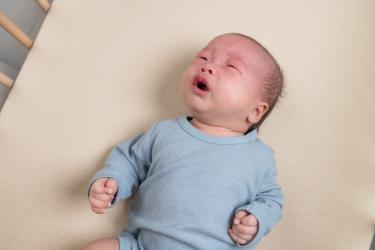 С първата глътка въздух бебето приветства света   