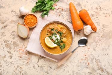 Готвим заедно и вкусно: Апетитна супа от червена леща и моркови 