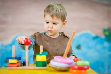 Кое обучение отговаря на правилата на Монтесори  