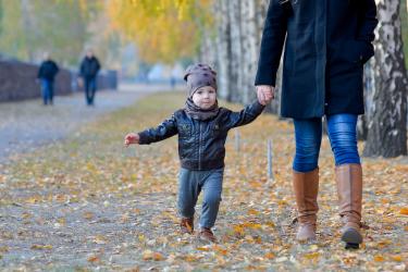 Детето е настинало и е с хрема: да излиза ли на разходка  