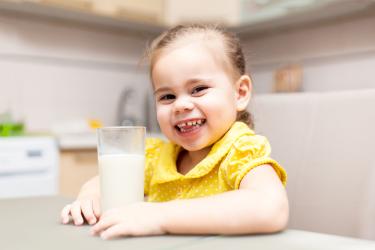 Алтернативи на кравето мляко за деца 