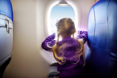 Може ли детето да пътува само в самолет 