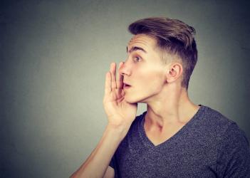 Мъжете клюкарстват не по-малко от жените 