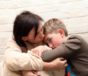 Не потискайте сълзите и страха на вашия син  